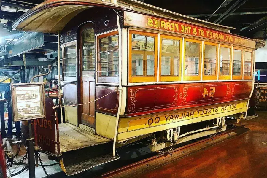 A vintage cable car on display at the 威尼斯人官网平台app缆车博物馆.